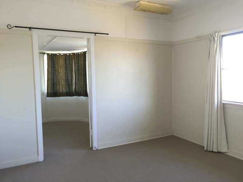 305 East Street, Depot Hill QLD 4700